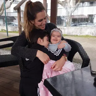 Marta, mulher de Silvio com os filhos de ambos, Gustavo e Carlota