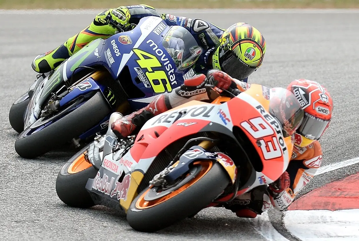 Em 2015, Rossi travou uma dura batalha com Marc Marquez, que não raras vezes acabou no asfalto ou na gravilha. O título acabou nas mãos de Jorge Lorenzo, depois de uma penalização que obrigou o italiano a sair do último lugar da grelha no último GP do ano, em Valência