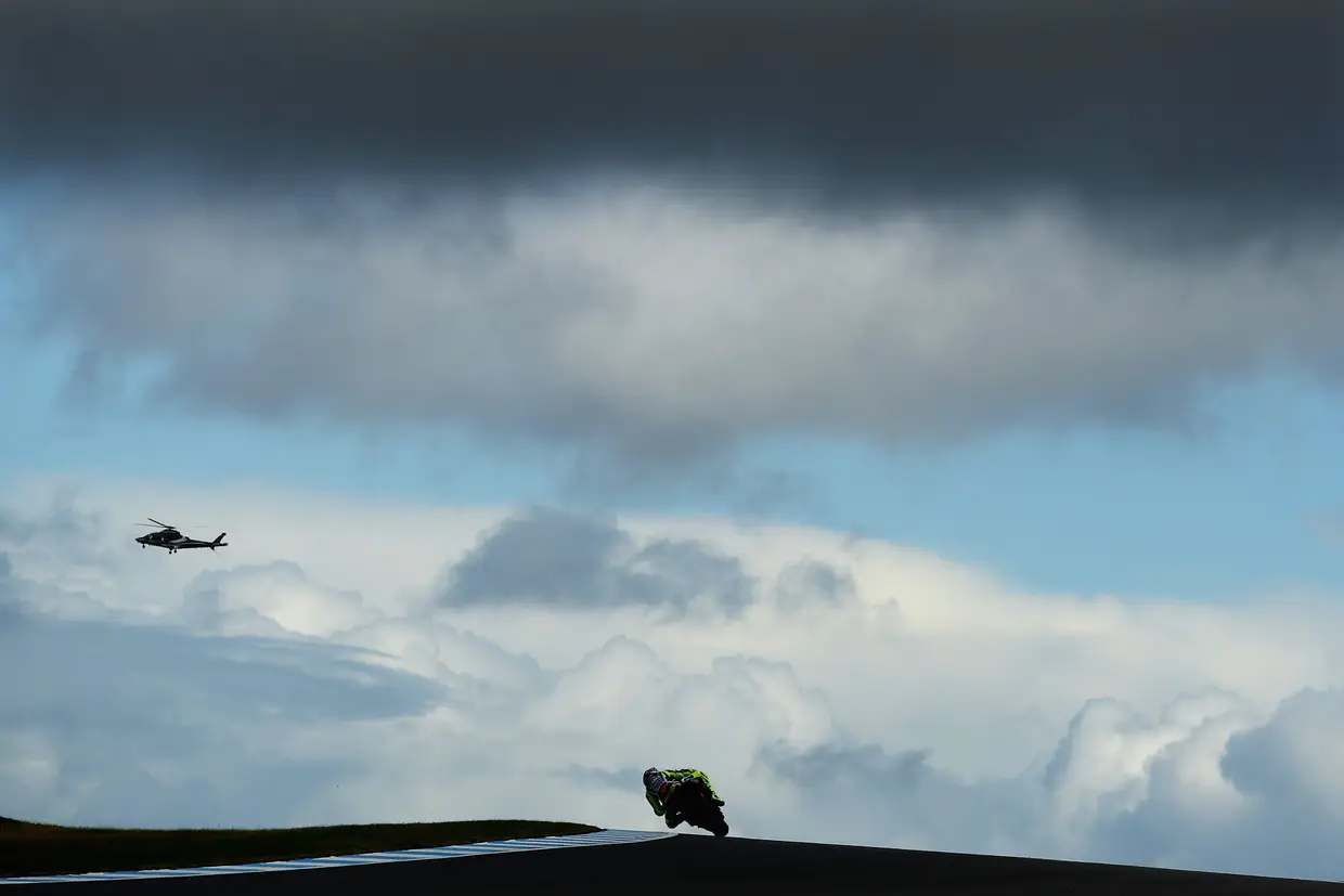Cruzando o horizonte de Phillip Island, cenário do GP Austrália, em 2016