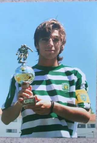 André Santos com o troféu de melhor jogador, enquanto jogador da formação do Sporting