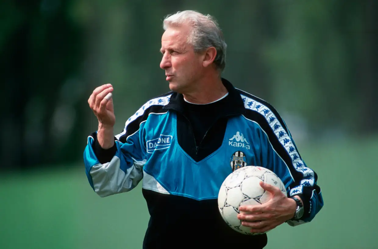 Giovanni Trapattoni foi treinador da Juventus entre 1976 e 1986, vencendo seis campeonatos italianos neste período. Voltaria em 1991, mas apenas venceu uma Taça UEFA (em 1992–93) antes de sair em 1994 sem qualquer scudetto conquistado