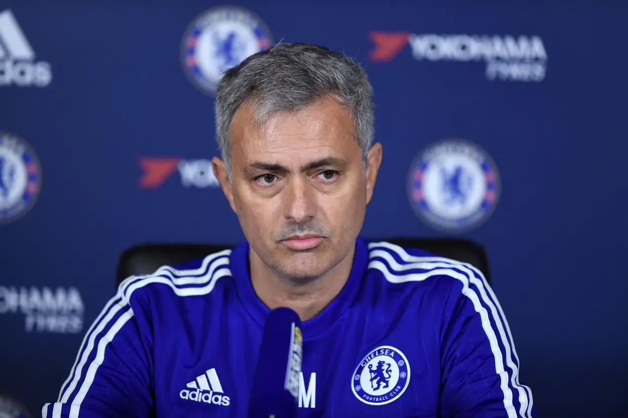 José Mourinho chegou ao Chelsea em 2004, foi campeão duas épocas seguidas e à terceira saiu. Voltaria ao clube de Londres em 2013 e voltou a vencer a Premier League em 2014/15. Mas novamente não aguentaria a terceira época