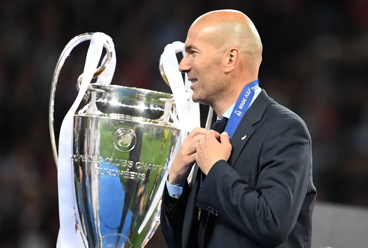 Foram três Champions seguidas, mais um campeonato em 2016/17. Oito meses depois de deixar o Real Madrid, Zinedine Zidane está de volta aos merengues