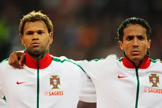 Rolando e Bruno Alves antes do jogo com a Dinamarca na fase de grupos do Euro 2012