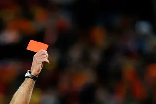 Atenção, caro adepto: as leis do futebol vão mudar já em 2019/20 (para ler, aprender e guardar)