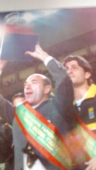 Pedro Emanuel atrás de Jaime Pacheco, quando foram campeões