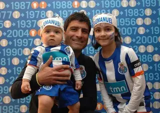 Pedro Emanuel com os filhos durante os festejos de mais uma conquista do FCP