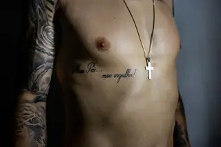 Zequinha tem várias tatuagens dedicadas ao pai