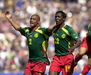 Meyong a festejar um golo da seleção dos Camarões
