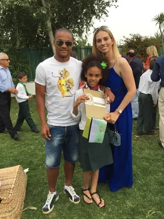 Meyong com a mulher e a filha mais velha