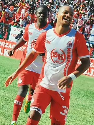 Meyong foi jogar para o Kabuscorp, de Angola, em 2013