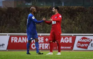 Bruno (à direita) jogou nos US Lusitanos de França