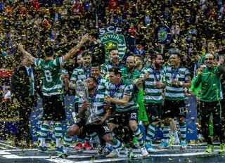 O Sporting sagrou-se campeão europeu de futsal ao derrotar na final o Kairat, por 2-1