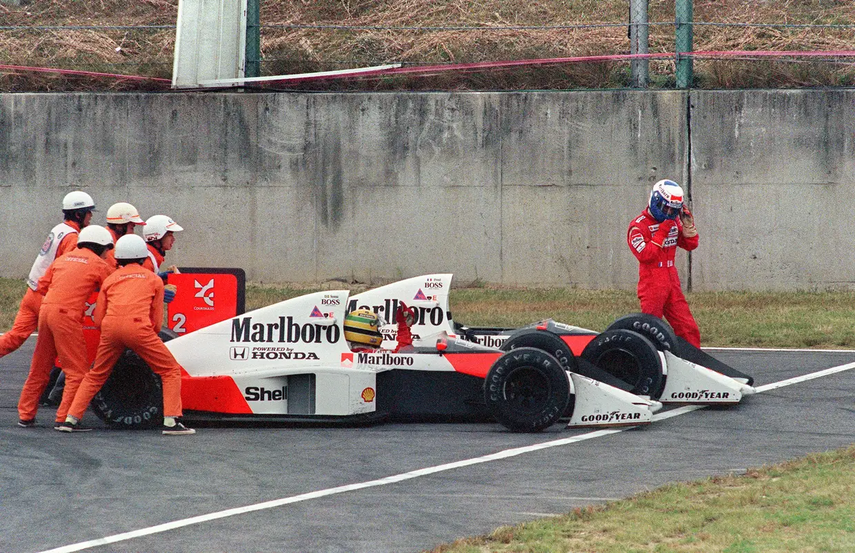 Em 1989, a rivalidade com Prost acabou assim. Senna ainda voltaria à corrida, mas acabou desclassificado e o francês foi campeão. No ano seguinte, Prost mudou-se para a Ferrari