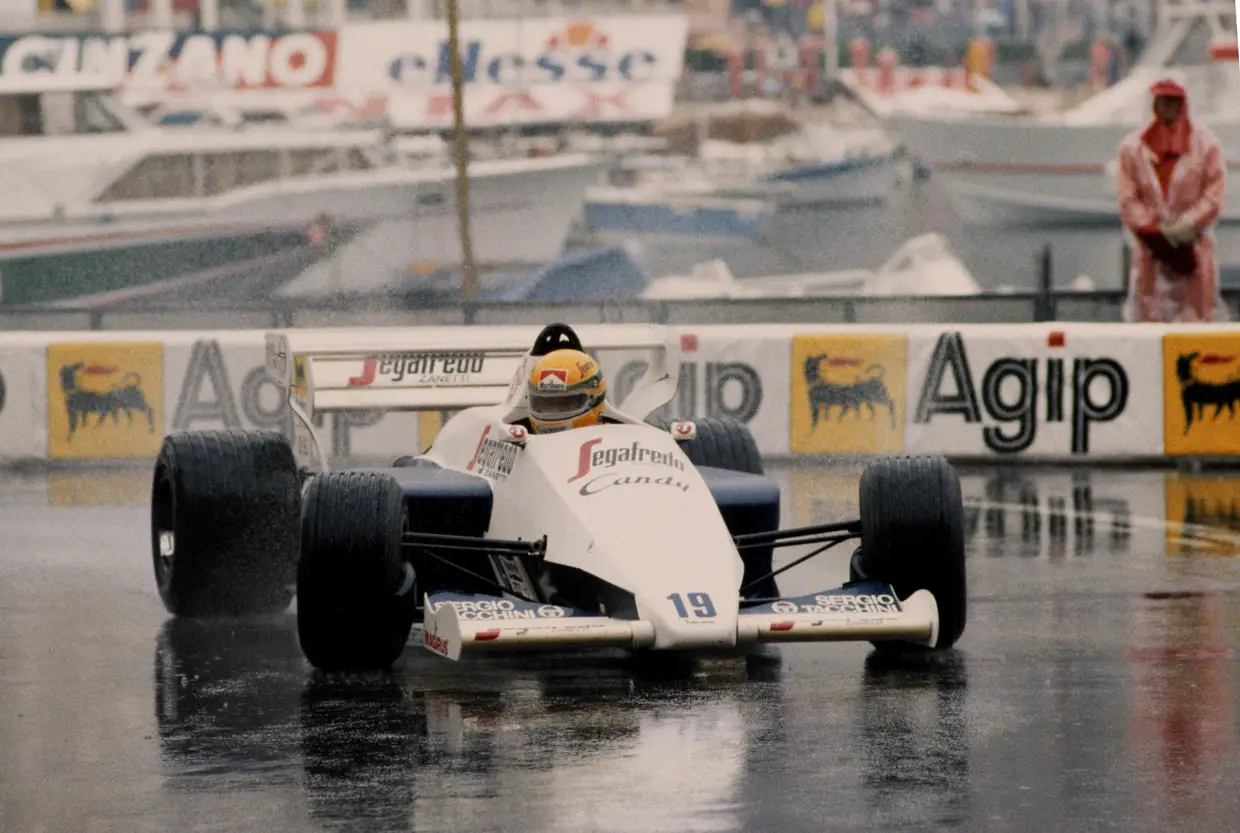 Foi no GP Mónaco de 1984 que a Fórmula 1 percebeu que estava ali alguém especial: no ano de estreia, com um carro longe dos melhores, deu um recital à chuva. Partiu da 7.ª linha e terminou em 2.º lugar