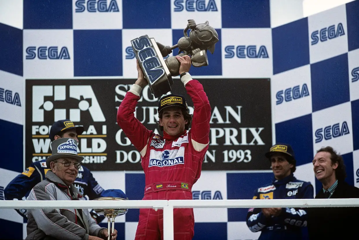 Não haverá muitas performances individuais como a de Ayrton Senna no GP Europa de 1993, em Donington Park. À chuva, onde era rei e senhor, e com um McLaren bem abaixo dos carros da concorrência, na primeira volta passou de 5.º para 1.º. Uma das melhores vitórias da carreira do brasileiro