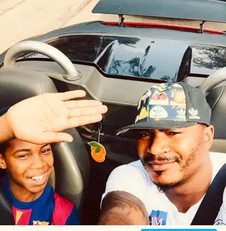 Makukula com o filho mais velho, Aziz