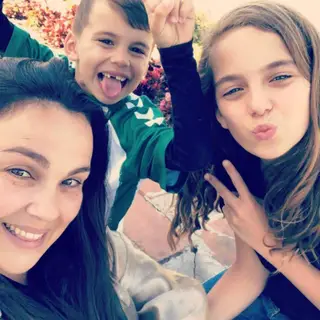 Cátia, a mulher de Nuno Pinto com os filhos mais velhos Diego e Beatriz