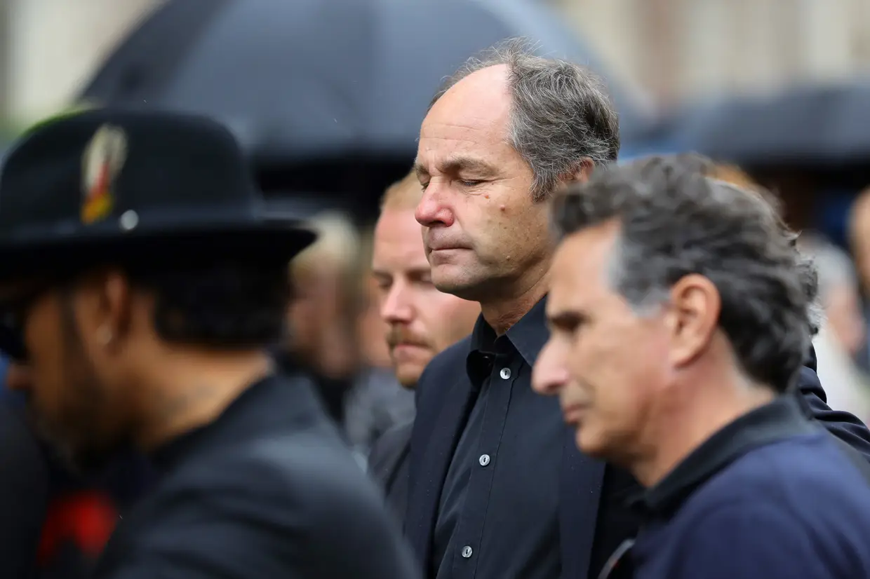 Gerhard Berger e Nelson Piquet despedem-se de Niki Lauda