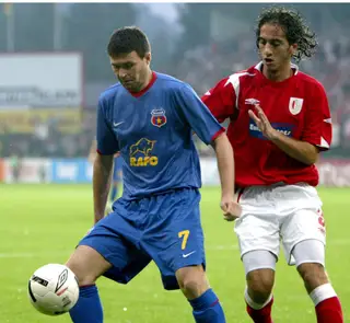 Nuno André Coelho (à direita) saiu do país pela primeira para o Standard de Liège, da Bélgica