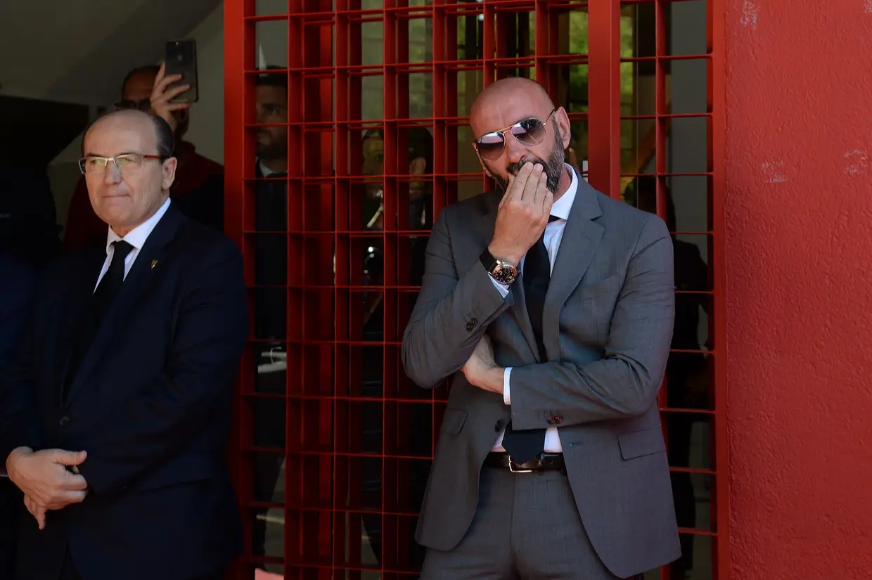 O presidente do Sevilha Jose Castro e Mochi, diretor desportivo do clube