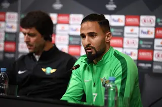 Helder durante uma conferencia de imprensa do Akhisar da Turquia