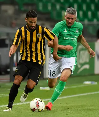 De Espanha, Hélder (à esquerda) segue para o AEK da Grécia