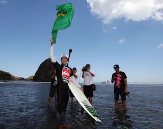 Medina a celebrar a vitória no ISA Games de 2010, perto de Auckland, na ilha norte da Nova Zelândia