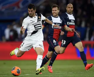 Nelson (com a bola) conta que em França, no Rennes, fez uma segunda família