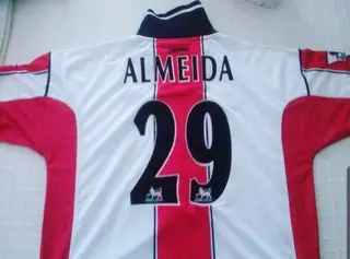 A primeira experiencia de Marco fora do país é em Southampton, Inglaterra