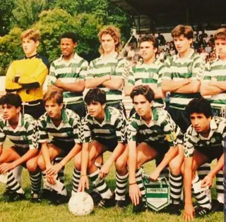 Marco (3º atrás à esquerda) com a sua equipa de iniciados do Sporting