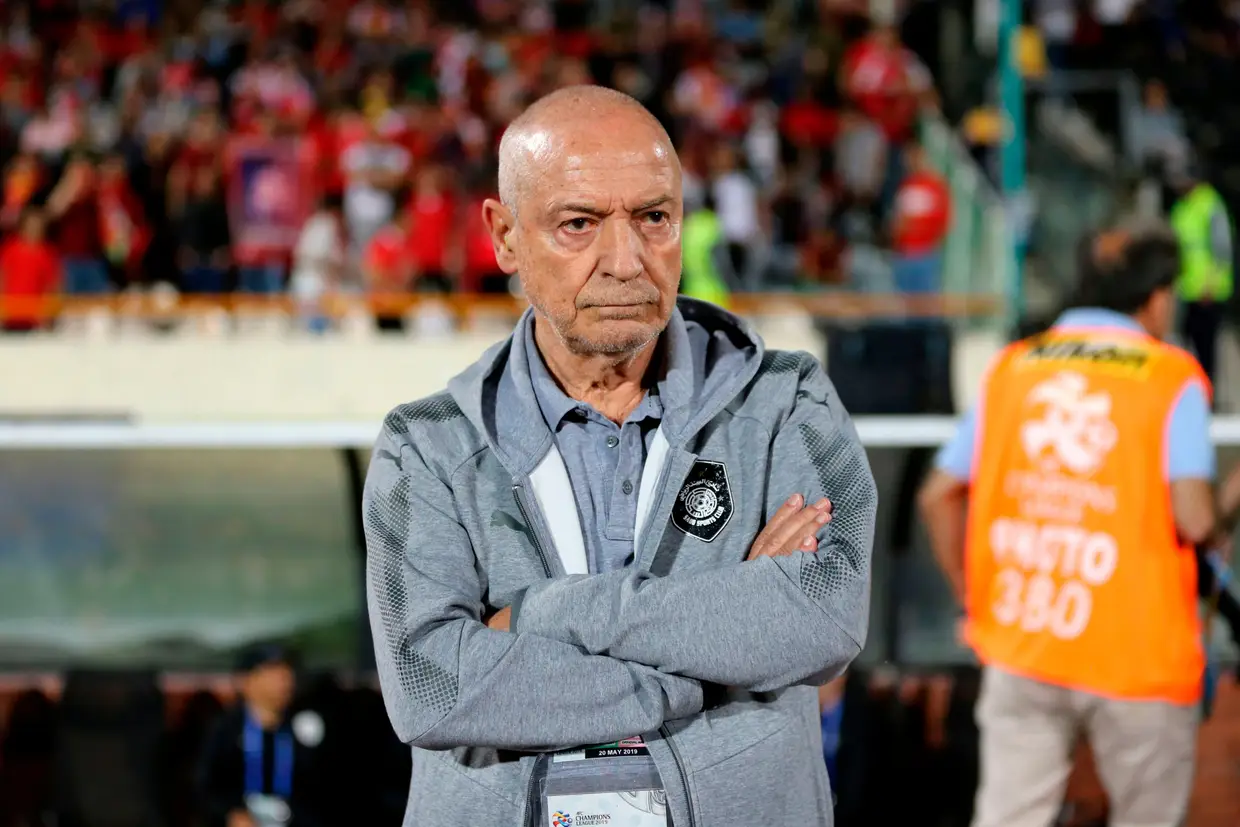 Depois de terminar a quarta época ao serviço do Al-Sadd, do Qatar, Jesualdo Ferreira regressou a Portugal, no início desta época, e tem cumprido funções como comentador residente no Canal 11