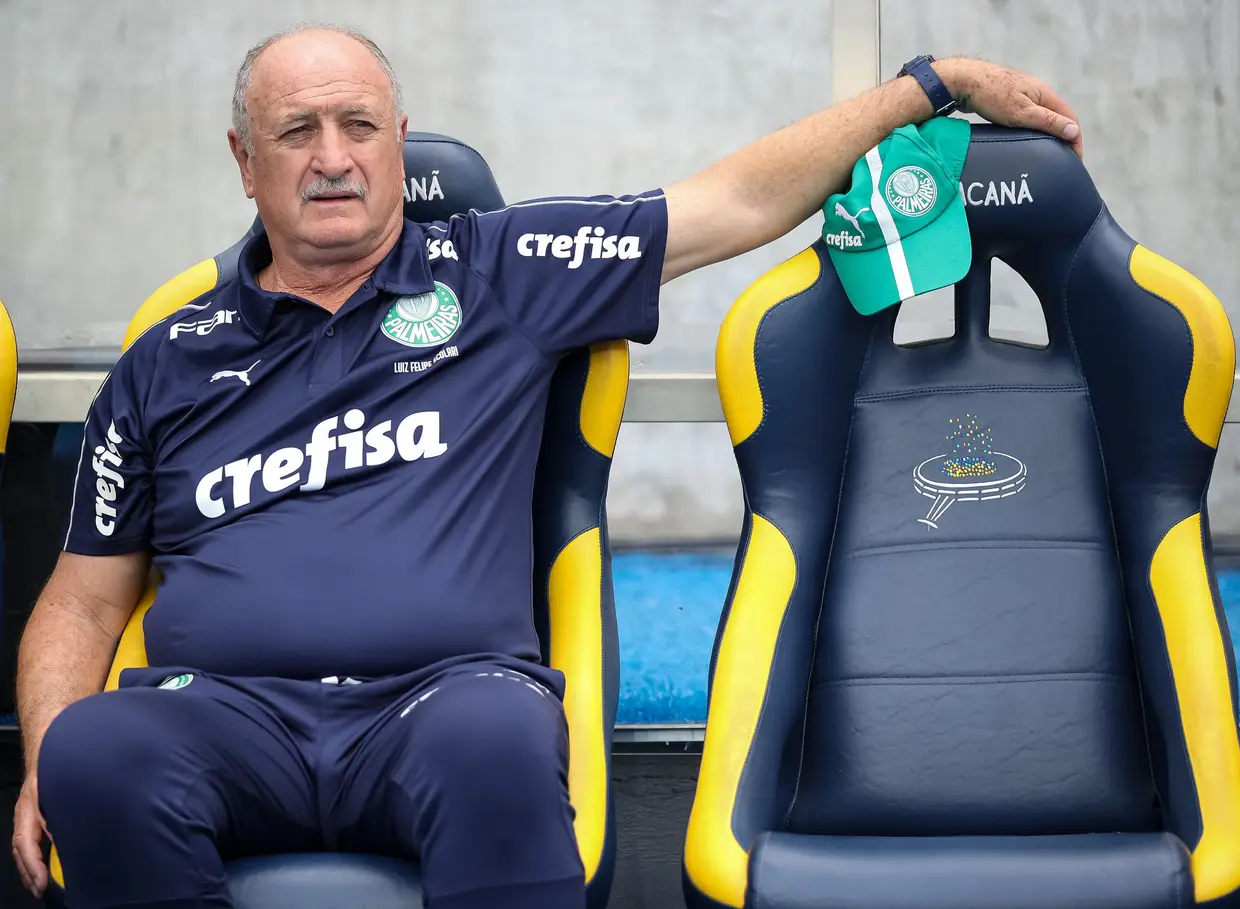 Scolari acaba de ser despedido do Palmeiras, aos 70 anos, depois de perder contra... Jorge Jesus