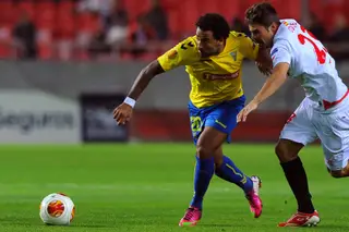 Carlitos (à esquerda) regressa o Estoril em 2012/13