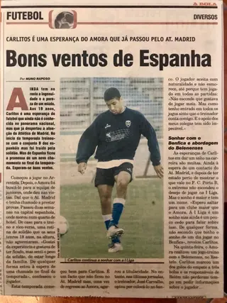 Carltios guarda o recorte do jornal A Bola onde está registada a sua passagem pelo Atlético de Madrid