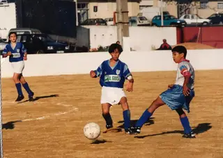 Carlitos (à direita) jogou no Arrentela até aos 17 anos
