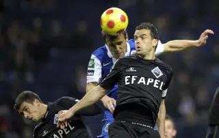 Orlando Sá (a cabecear a bola) foi para o FCP em 2009/10