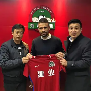 Orlando Sá no dia em que foi apresentado no Henan Jianye, da China
