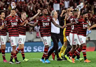 O Flamengo de Jorge Jesus goleou o Grémio, por 5-0, e garantiu presença na final da Libertadores, que será disputada frente aos argentinos do River Plate