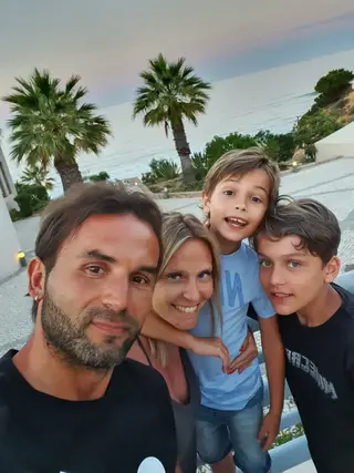 Filipe com a mulher e filhos