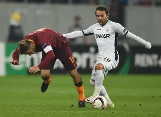 Filipe (à direita) num jogo da Taça UEFA ,pelo Astra Giurgiu da Roménia