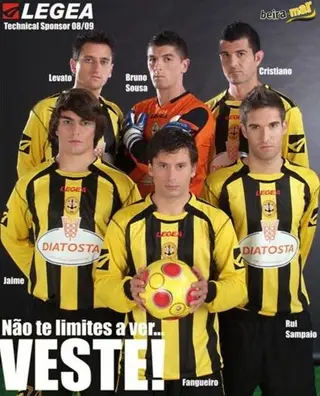 Fangueiro (com a bola) fez parte do Beira Mar em 2008/09