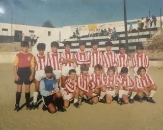 Fangueiro (3ª em baixo à esquerda), capitão de equipa nos infantis