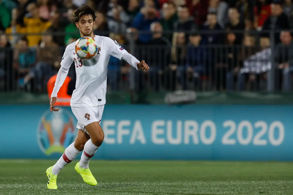O Lituânia - Portugal ficou marcado por três coisas: a goleada (5-1), os quatro golos de Ronaldo e a estreia sem sabor de João Félix pela Seleção