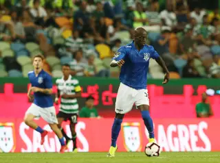 Edinho joga pelo Feirense, depois de sair de Setúbal