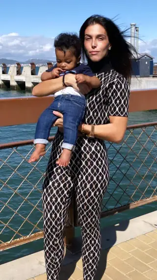 Paula Barbosa, mulher de Edinho, com Gabriel, filho de ambos