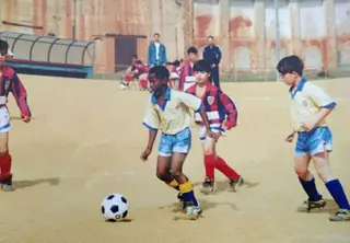 Luis Leal com a bola, num jogo do Arrentela