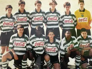 Luís (2º baixo à direita) saiu do Sporting em 2001/02