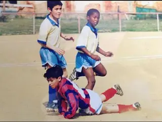 Luis Leal (em pé à direita) começou a jogar no Arrentela