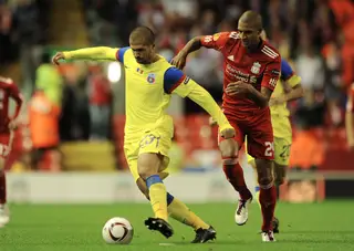 Depois da Grécia, Geraldo (com a bola) vai para o Steaua de Bucareste, na Roménia